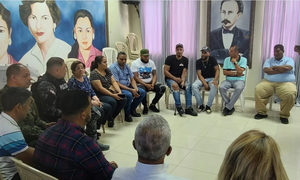 Cesan protestas en Salcedo luego de acuerdos arribados