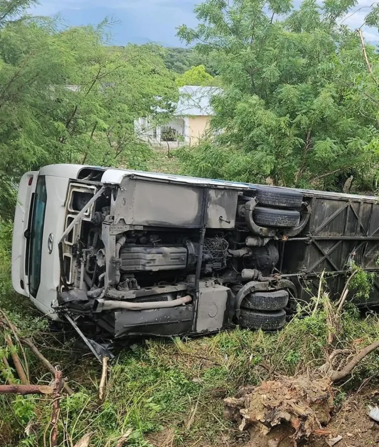 «Yo estoy vivo para contarlo», dice sobreviviente de accidente en la “Curva de la Muerte” de Elías Piña