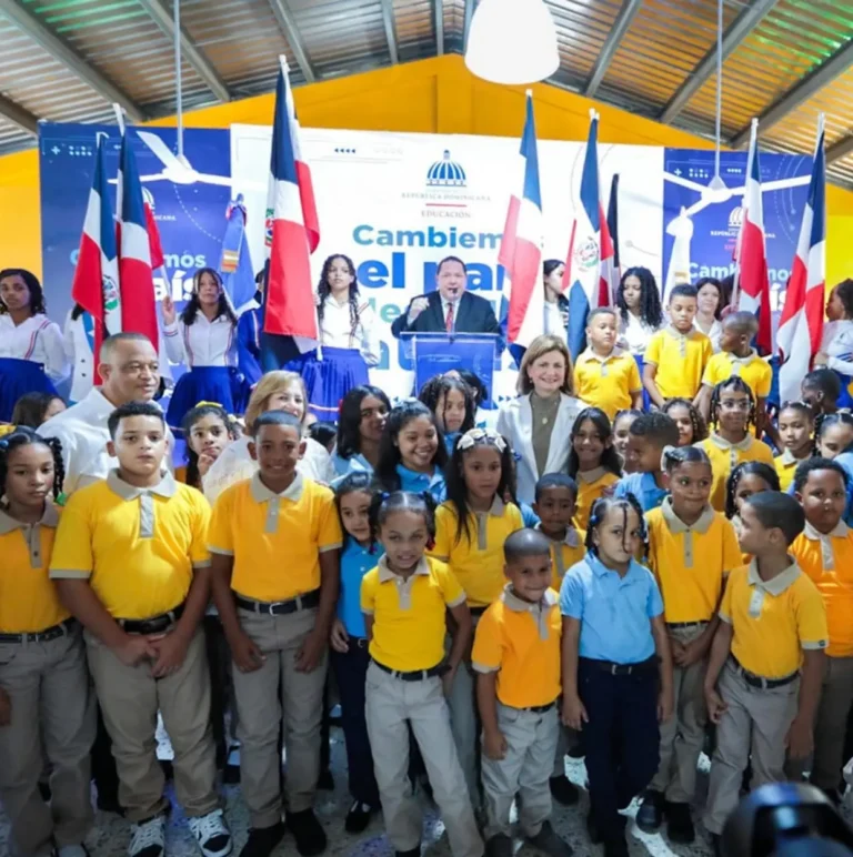 Inicia año escolar para 2.6 millones de estudiantes