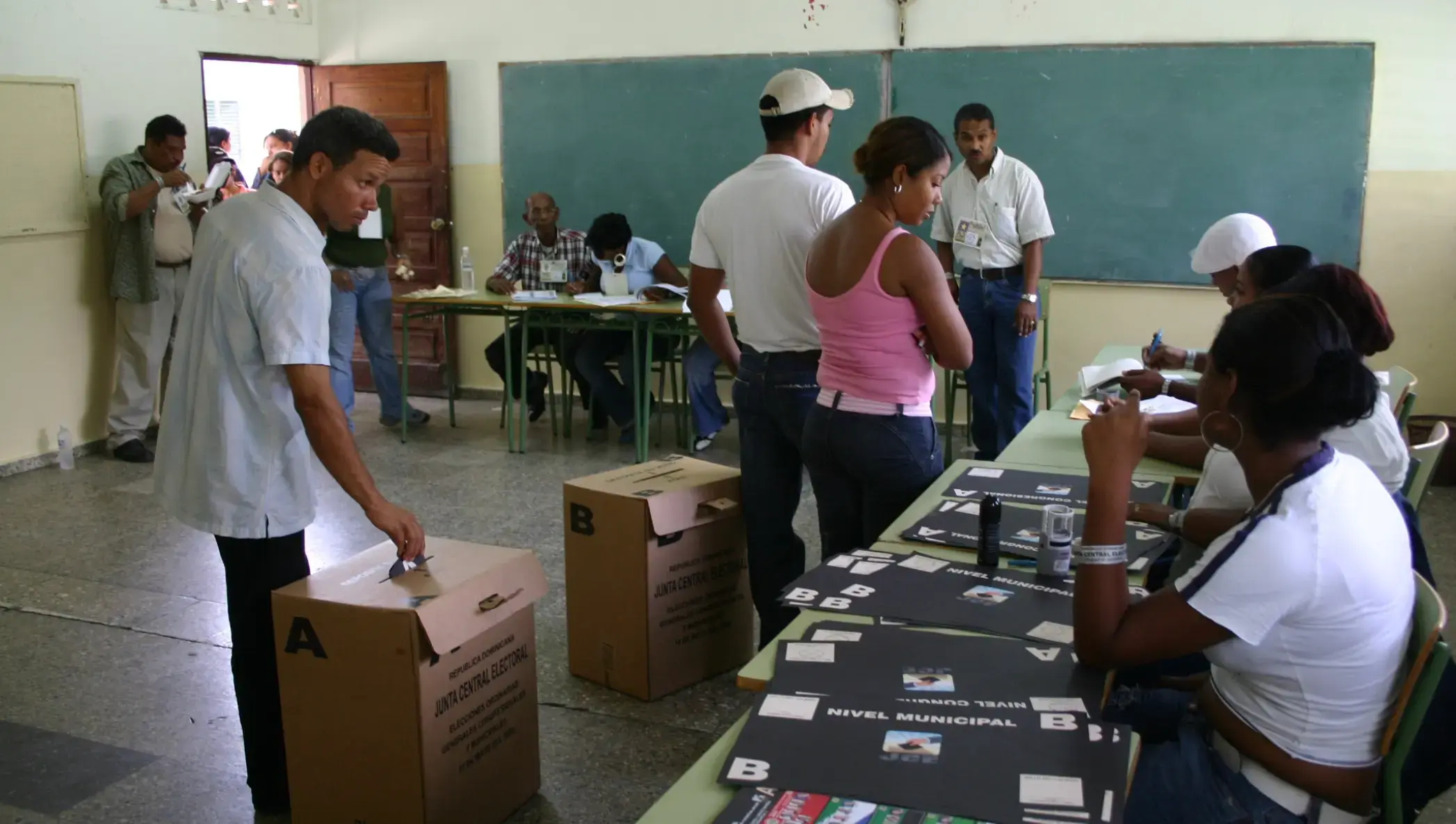 Genao somete proyecto para instaurar figura del referendo