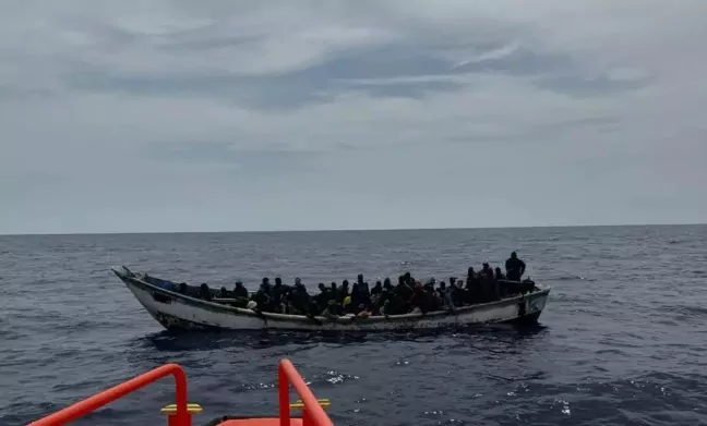 Hallan al menos 30 cadáveres en un cayuco a 70 kilómetros de la costa de Senegal