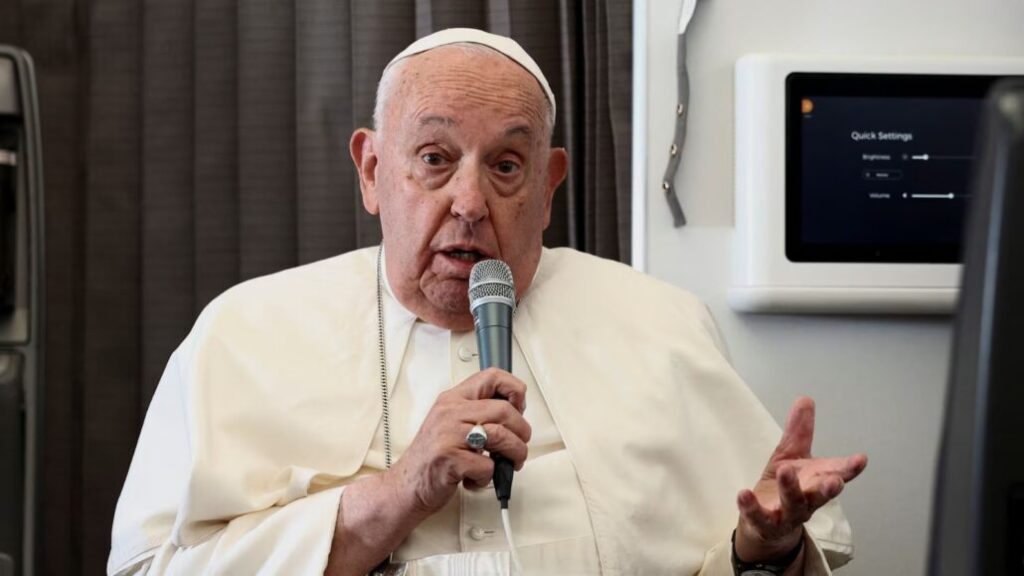 El papa les pide a los electores católicos estadounidenses que voten «el mal menor»
