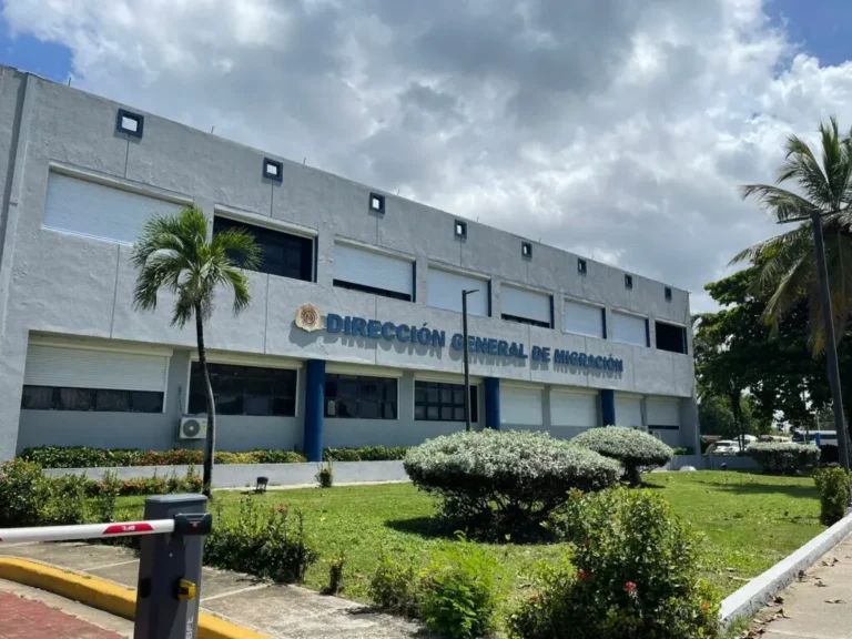 166 intentaron viajar con falsos y visas irregulares por aeropuertos de RD