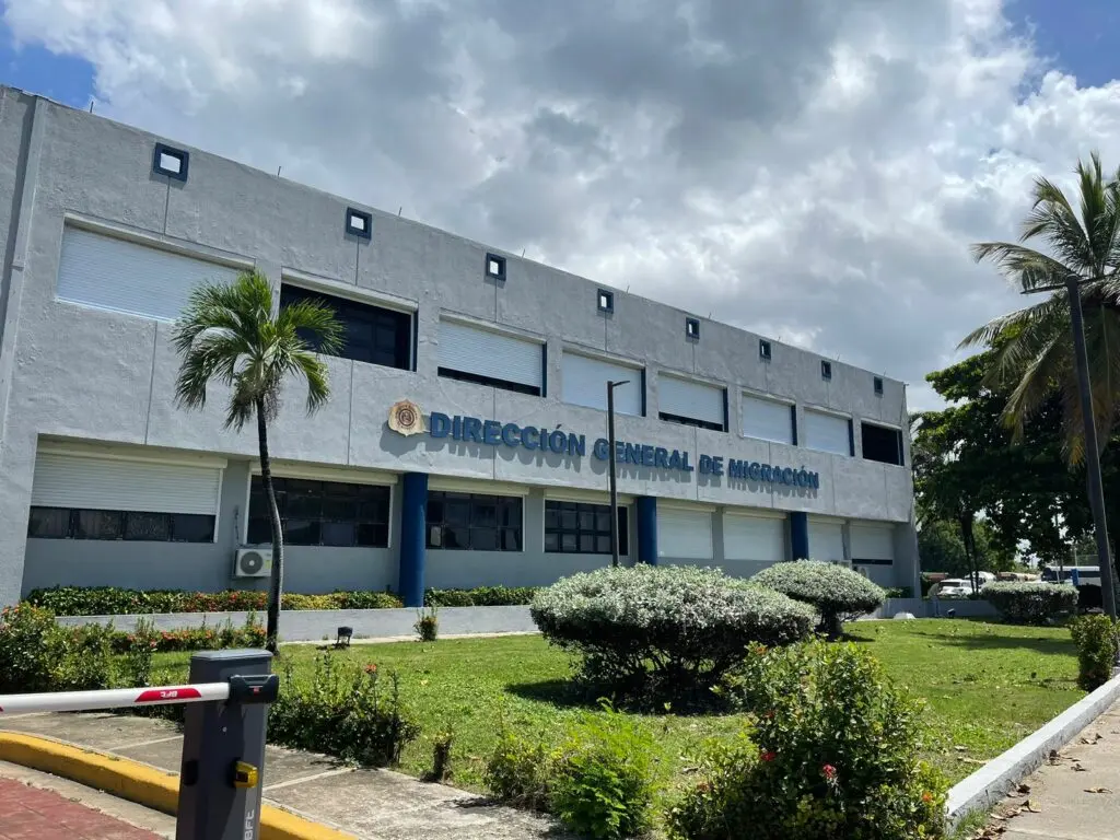166 intentaron viajar con falsos y visas irregulares por aeropuertos de RD