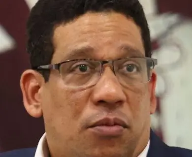 Carlos Pimentel defiende su doble designación