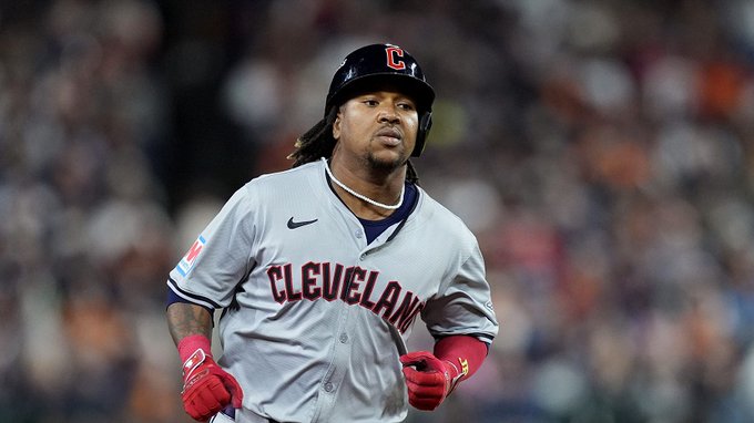 José Ramírez y Emmanuel Clase brillan para mantener a Cleveland con vida en la Serie Divisional