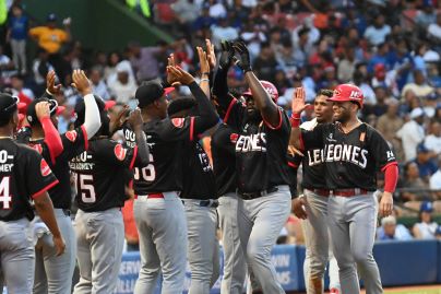 Leones sigue invicto en beisbol dominicano; Licey vence a Toros