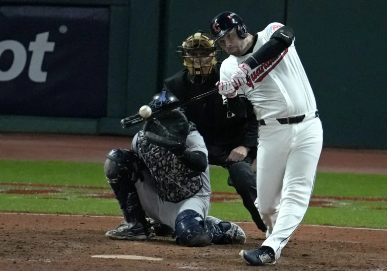 ¡Los héroes! Noel y Fry lideran 1er triunfo Cleveland