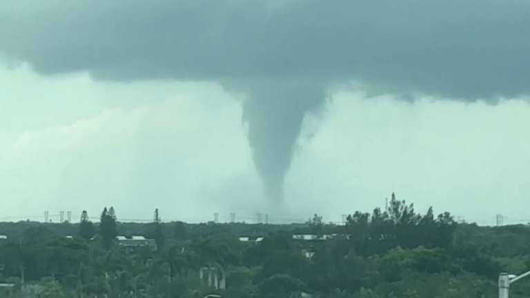 FLORIDA: Se han emitido más de 90 alertas de tornado en Florida