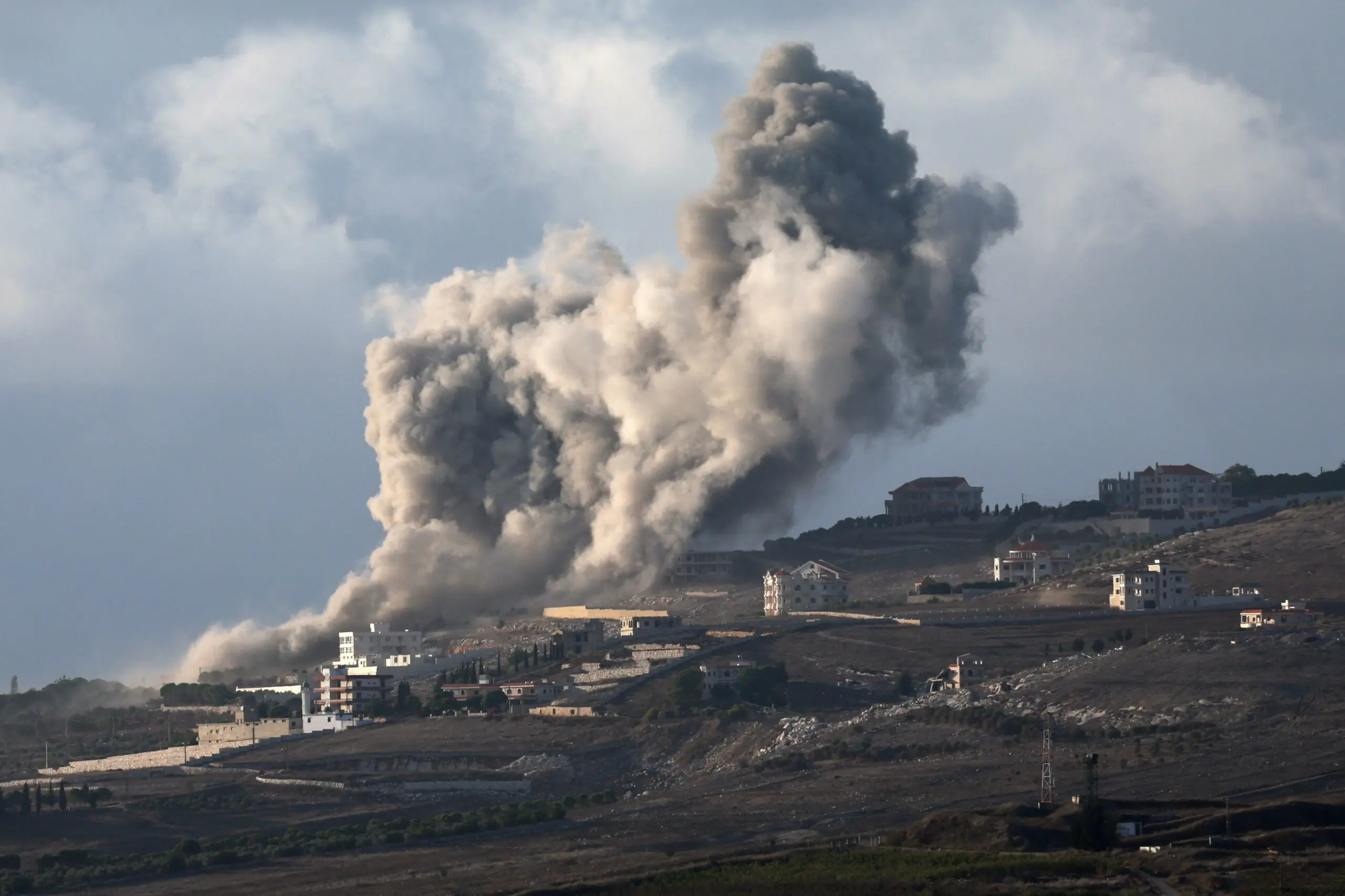 Israel dice atacó centro de comando de Hamás