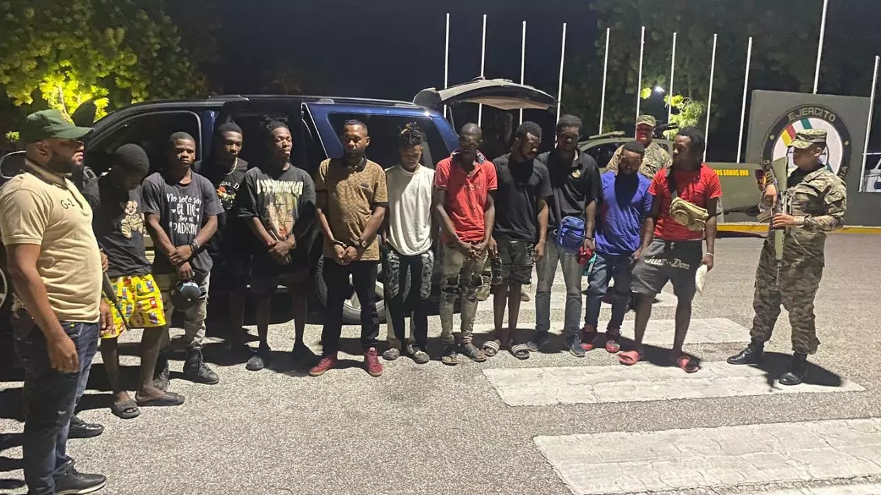 Detienen a otro dominicano que transportaba haitianos ilegales