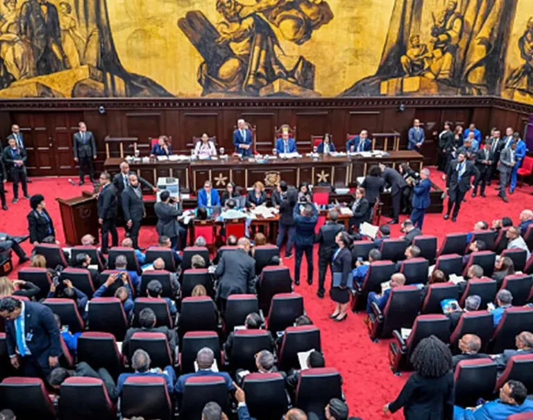 Hoy inician lectura Carta Magna y mañana será la proclama