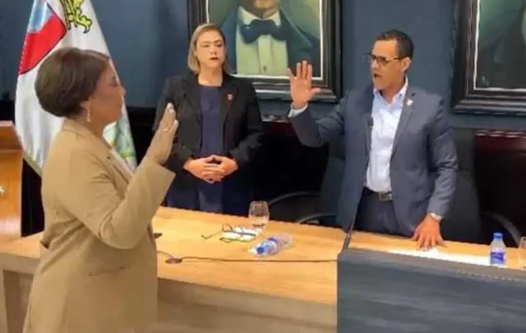 Concejo juramenta Amparo Custodio como alcaldesa LV