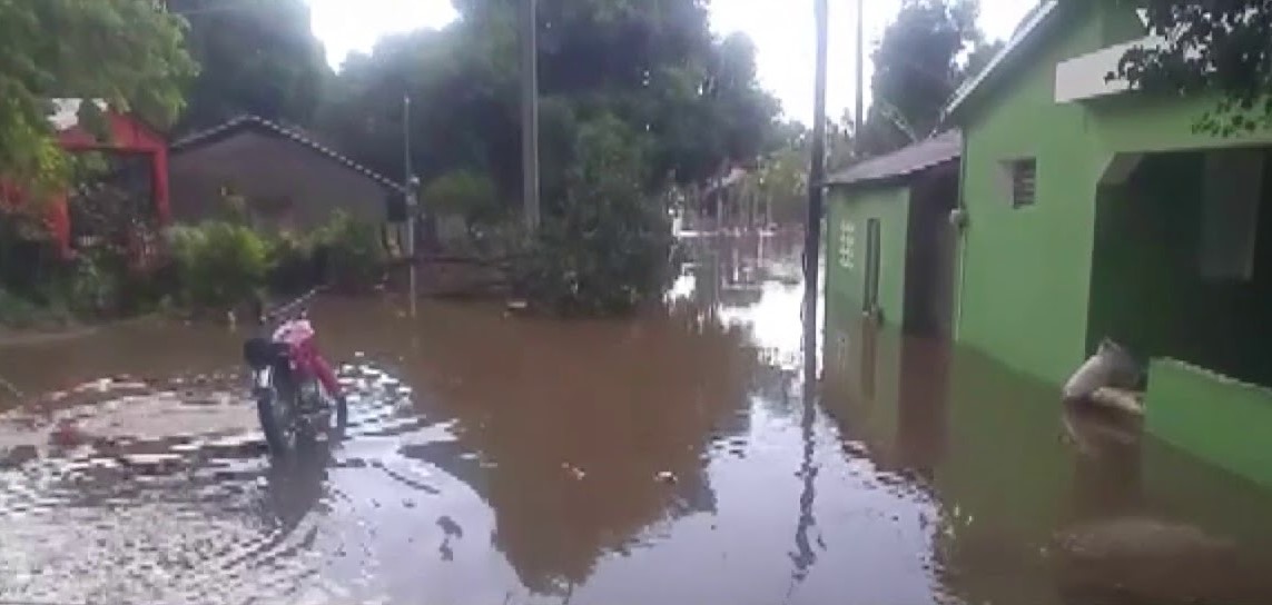 DAJABON: Lluvias dañan casas, desplazan familias y anegan sectores