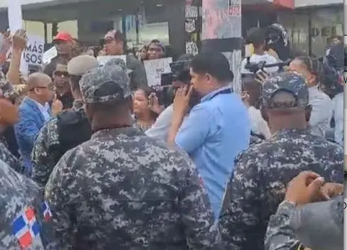 Dueños de centros nocturnos y de diversión marchan hacia el Palacio Nacional