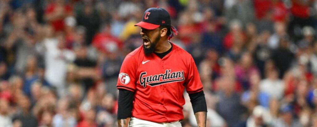 Emmanuel Clase hace historia como el primer relevista finalista del Cy Young desde 2008