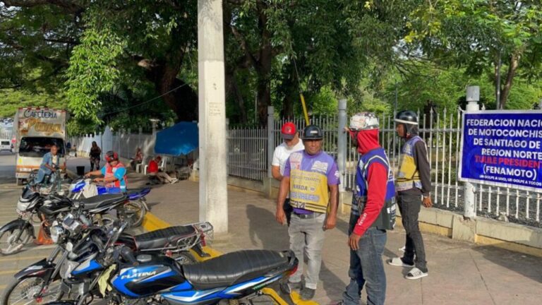 Motoconchistas de Santiago rechazan propuesta de prohibirles tránsito en horas nocturnas
