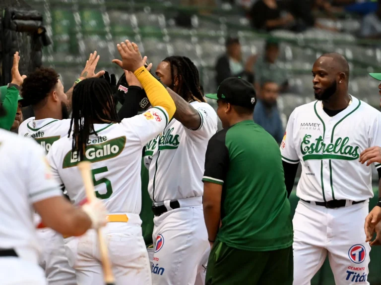 ¡No ceden! EO vence Toros y empata con Licey