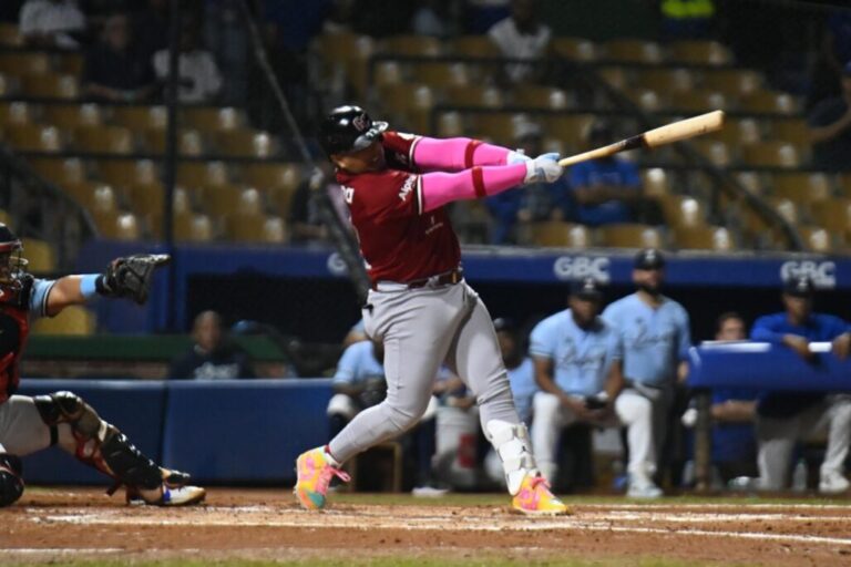 Yermín Mercedes dispara jonrón, doble y tres remolcadas en victoria de Gigantes ante Licey