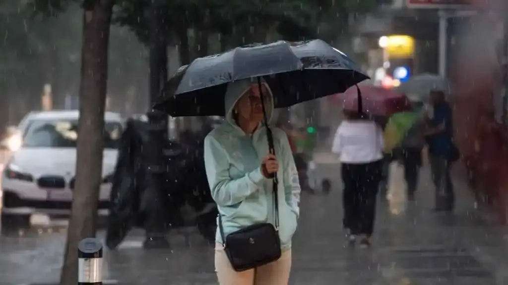 Fuertes aguaceros y tormentas eléctricas continúan este sábado, dice INDOMET