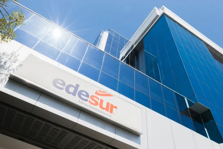 Usuarios denuncian irregularidad de Edesur y burlas