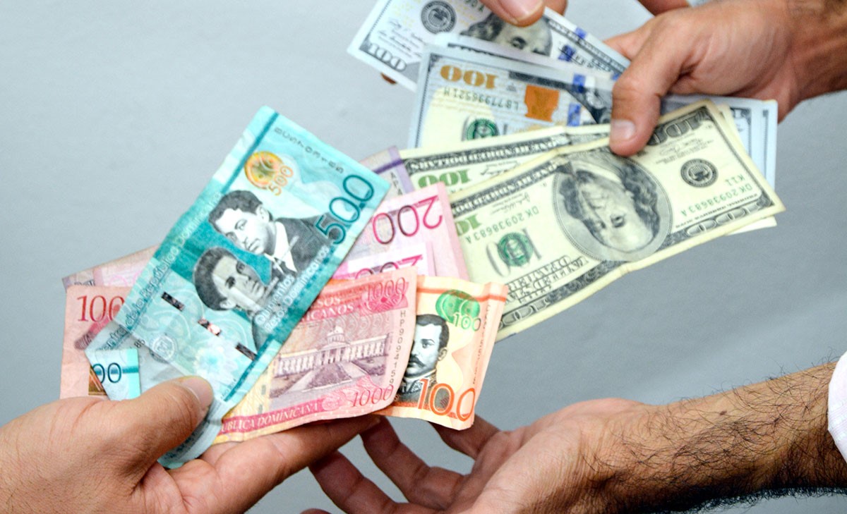 El dólar subió 14 centavos y este jueves era vendido a RD$60.61
