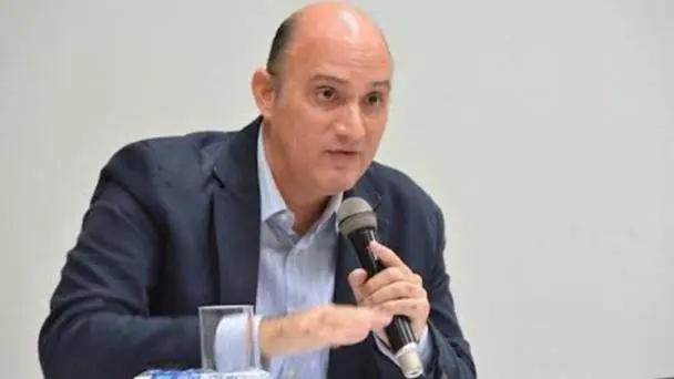 Ministro de Economía habría presentado su renuncia