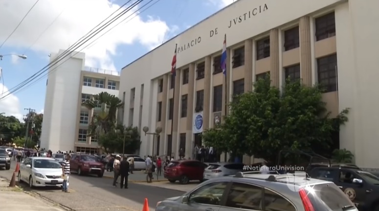 Fiscales dominicanos mantienen paro en demanda de mejoras