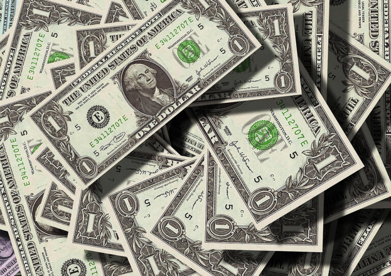 El dólar se cambia este lunes para la venta a 61.66 pesos