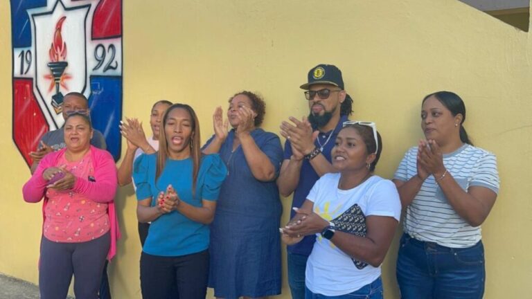 Padres de estudiantes exigen al Minerd nombramiento de personal esencial en Liceo de Santiago