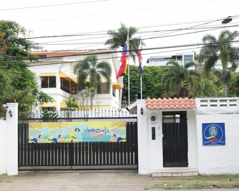 Juramentarían Urrutia Embajada Venezuela en SD, según rumores