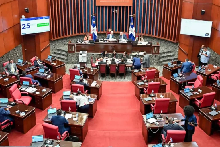Legislatura cierra con préstamos millonarios