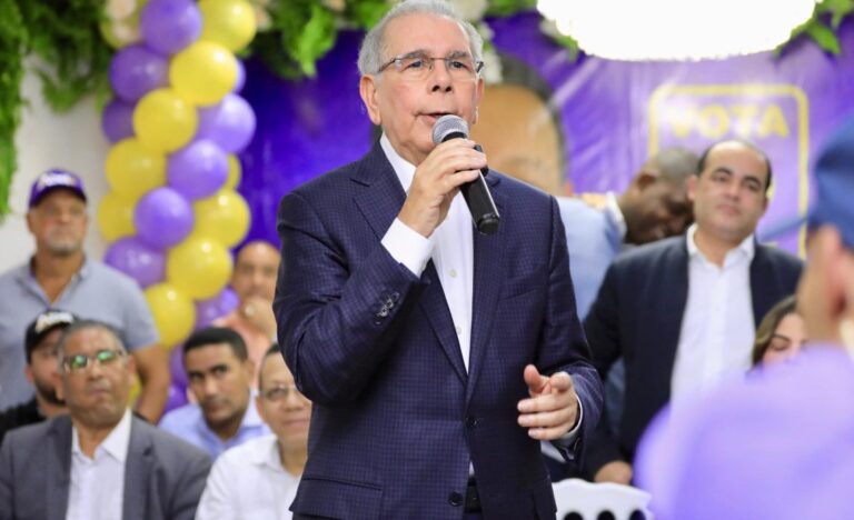 Danilo llama al presidente Abinader preguntarse por qué volvieron los apagones