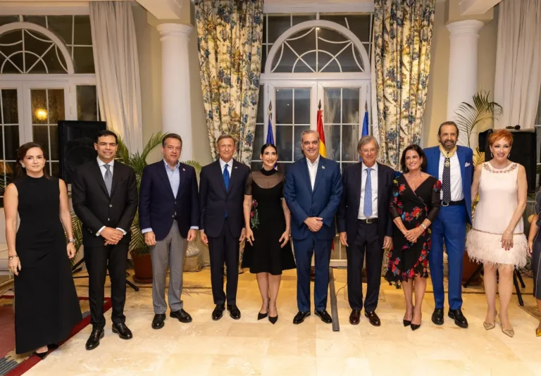 Rey Felipe reconoce a Juan Luis Guerra