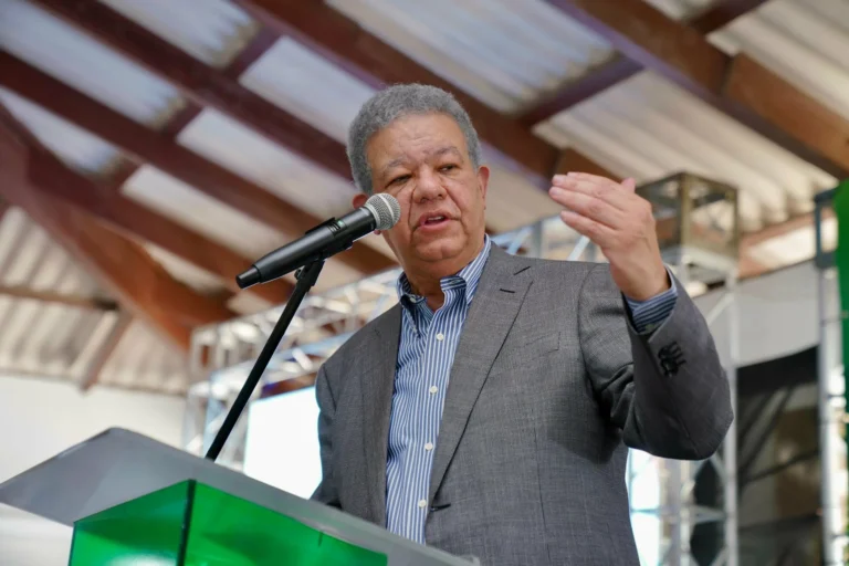 Leonel califica inaceptables apagones sufre la población