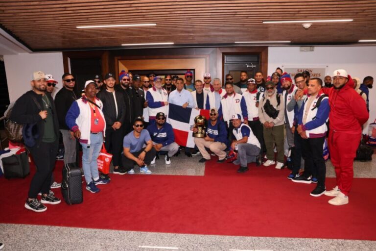 Leones del Escogido regresan al país tras ganar la Serie del Caribe Mexicali 2025