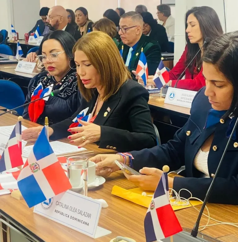 Diputada somete iniciativa en PARLACEN que busca brindar apoyo a los migrantes deportados