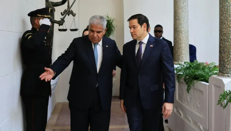 Trump: “Algo muy gordo va a pasar” por canal Panamá