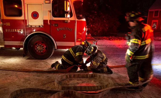Al menos 6 muertos tras chocar un avión pequeño en zona urbana de Filadelfia, según medios