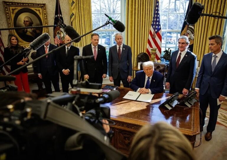 Trump cumple un mes más decidido, rápido y sin frenos