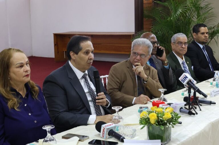 Más del 95 % médicos cobró aumento salarial