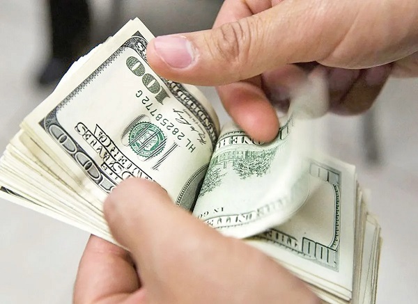 Dólar sigue subiendo en la RD; ayer era vendido a 62.28 pesos
