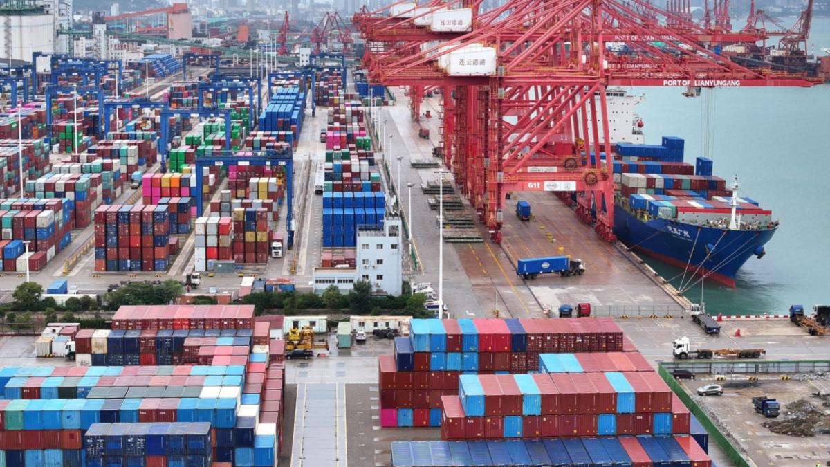 China anuncia aranceles entre 25 y 100% a productos de Canadá