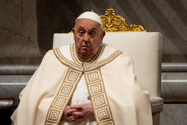 El papa no ha sufrido este sábado más crisis respiratorias y el broncoespasmo no afectó otros órganos