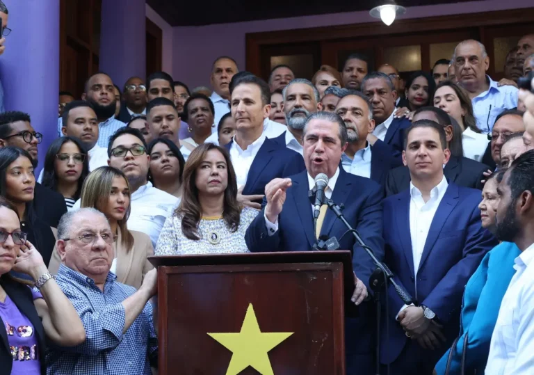 Javier García formaliza aspiración presidencial