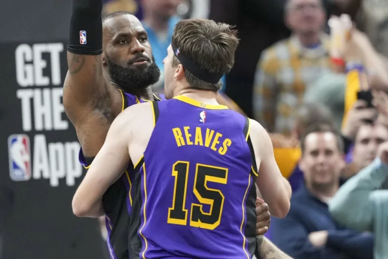 LeBron James lidera dramático triunfo de los Lakers con enceste en el último segundo