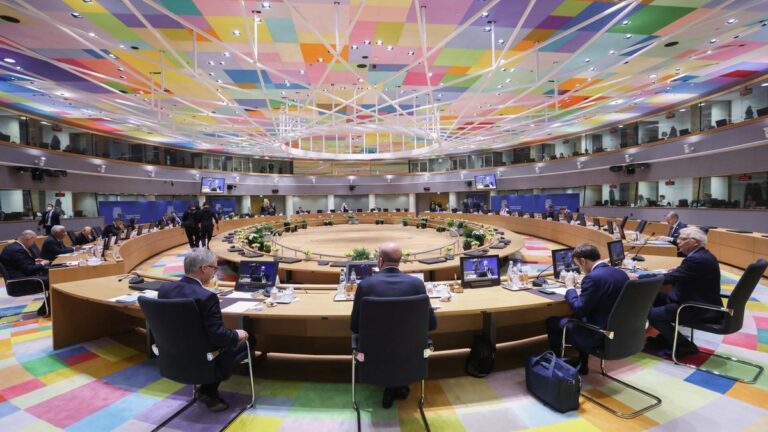 Unión Europea acuerda un plan para el rearme; apoya a Ucrania