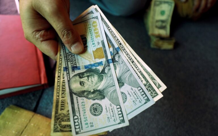Venta dólar en R. Dominicana se mantiene este lunes a RD$62.77