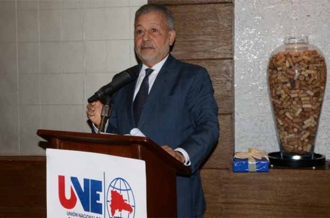 «Depreciación acelerada» del peso preocupa empresarios RD