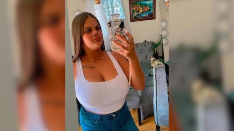 Mujer de 22 años muere baleada por su pareja en Santiago